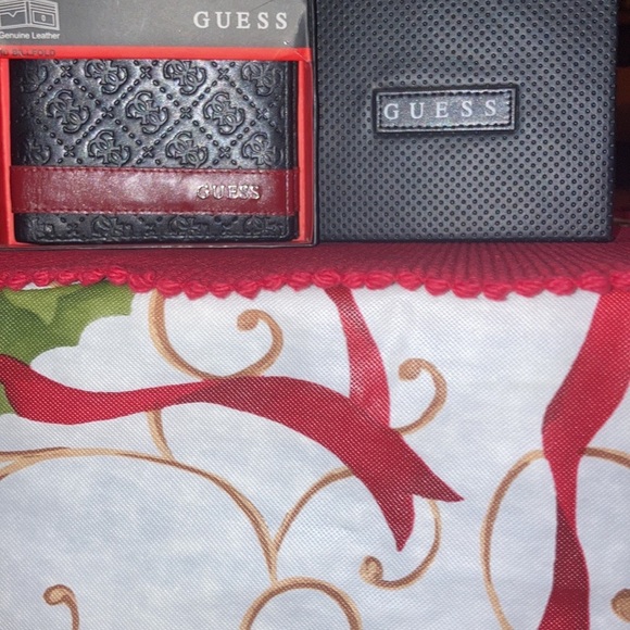 Guess black embossed leather billfold/NIB - Picture 3 of 8